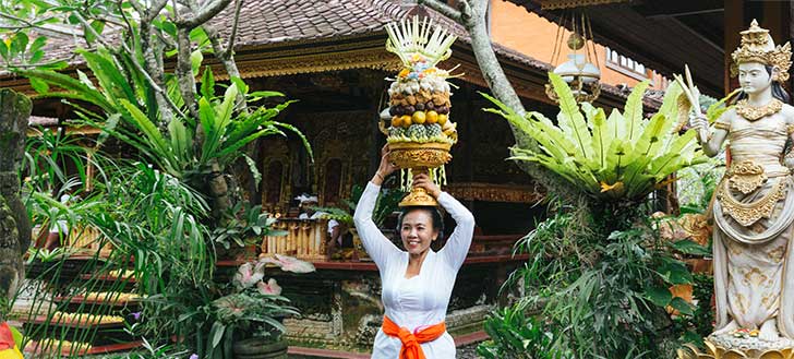 Best Things to Do in Indonesia Culture Balinese Offering