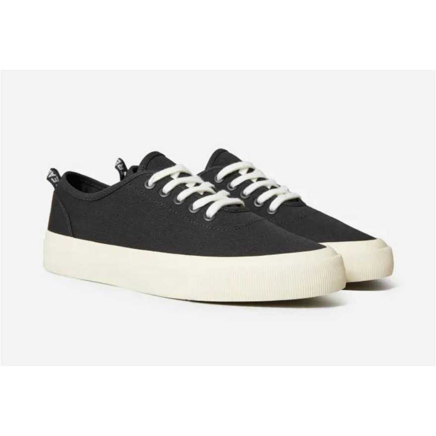 Black-Sneakers-Everlane