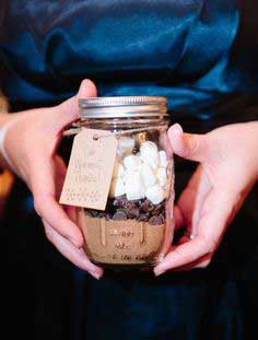 diy-mason-jar-christmas-gifts-layered-hot-chocolate