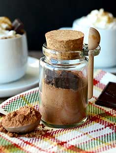 diy-mason-jar-christmas-gifts-mini-sized-with-twine