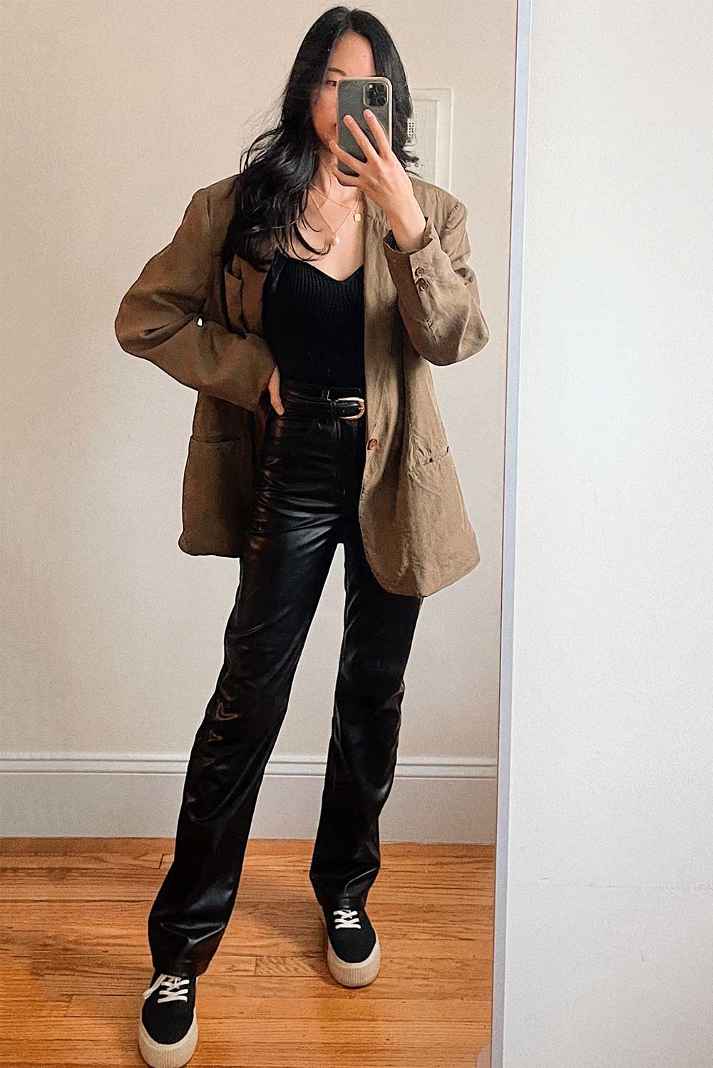 https://shershegoes.com/wp-content/uploads/abercrombie-leather-pants-review.jpg