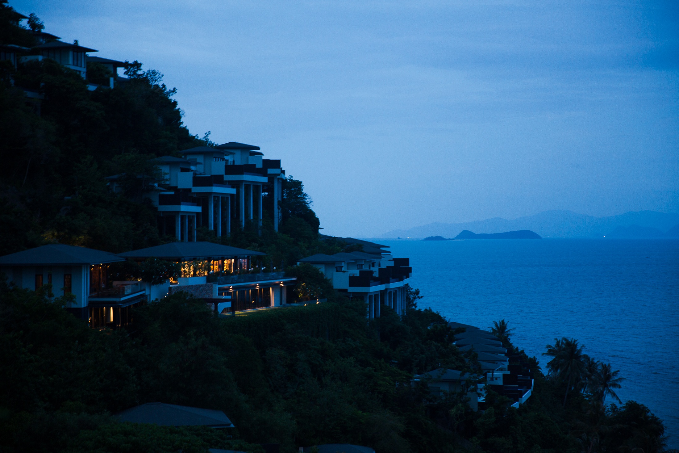 blue hour photography photograph thailand koh samui island conrad hotel infinity pool beach ocean chair islands sunrise shershegoes.com