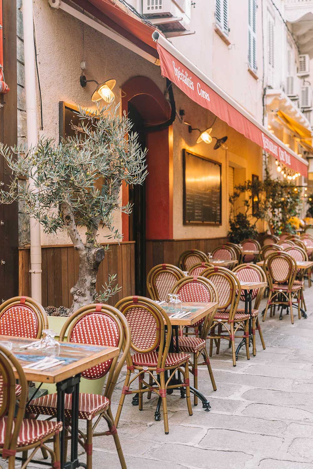 charming-sidewalk-cafes-in-calvi-corsica
