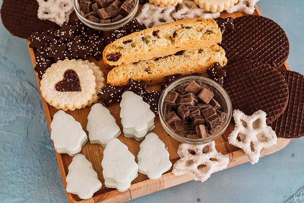 How to Make a Dessert Board (Easy Christmas Party Dessert Idea!)