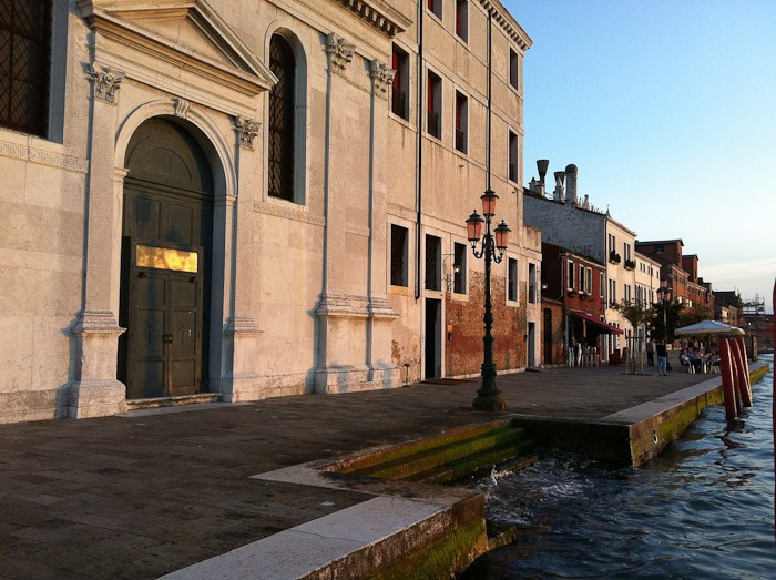 europe travel architecture lagoon coast big door green white washed walls palladio bauer