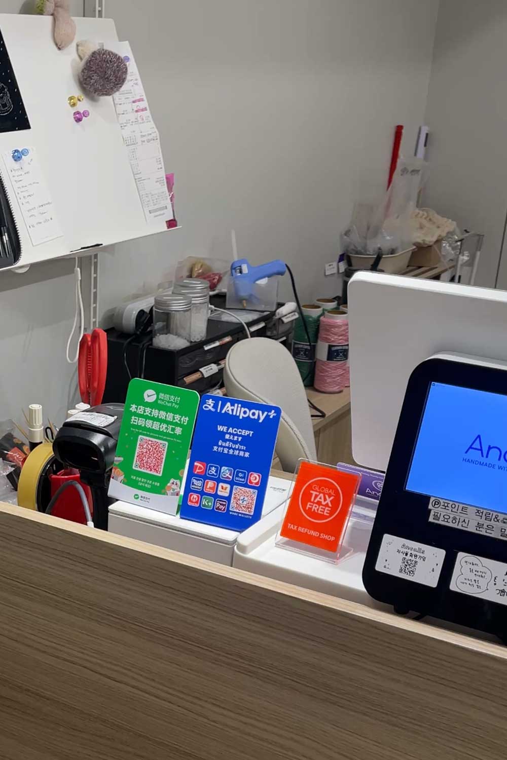 global-tax-free-orange-sign-in-korea