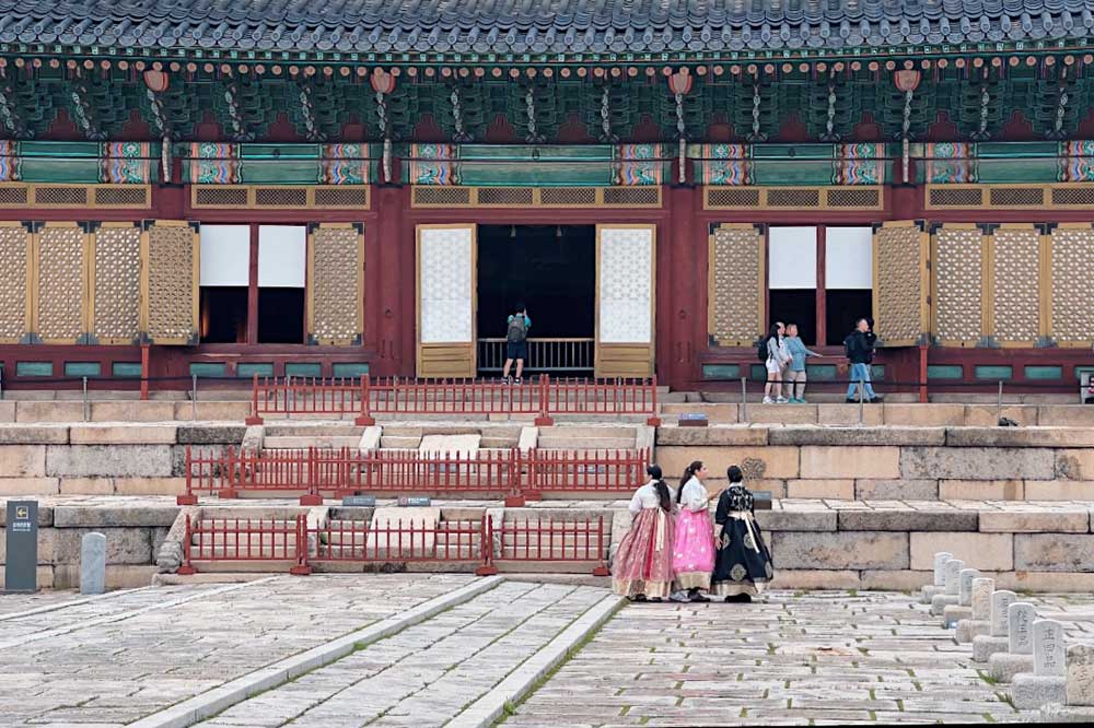 hanbok-rental-and-walk-around-seoul-palaces