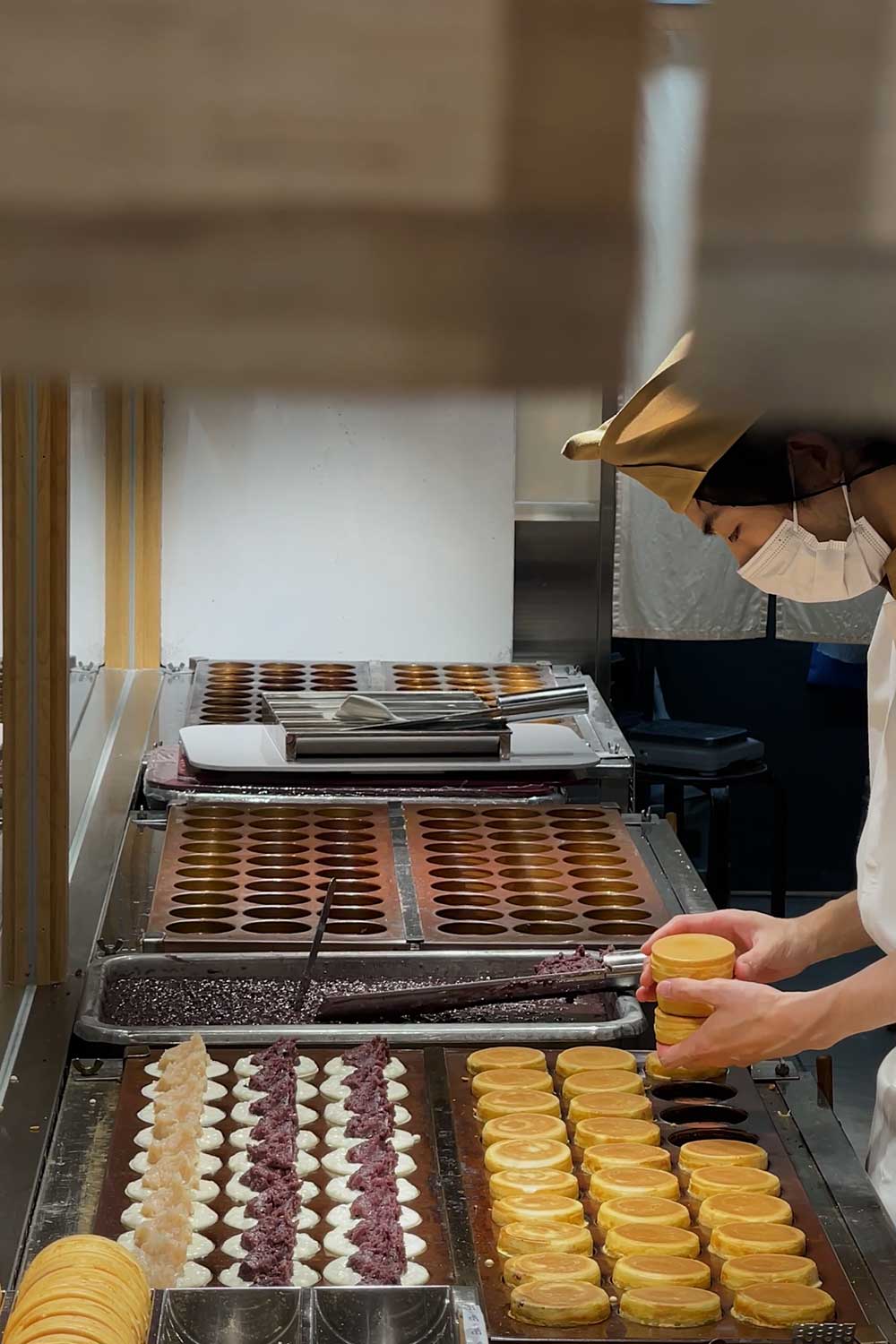 japanese-wheel-cakes-in-osaka-japan