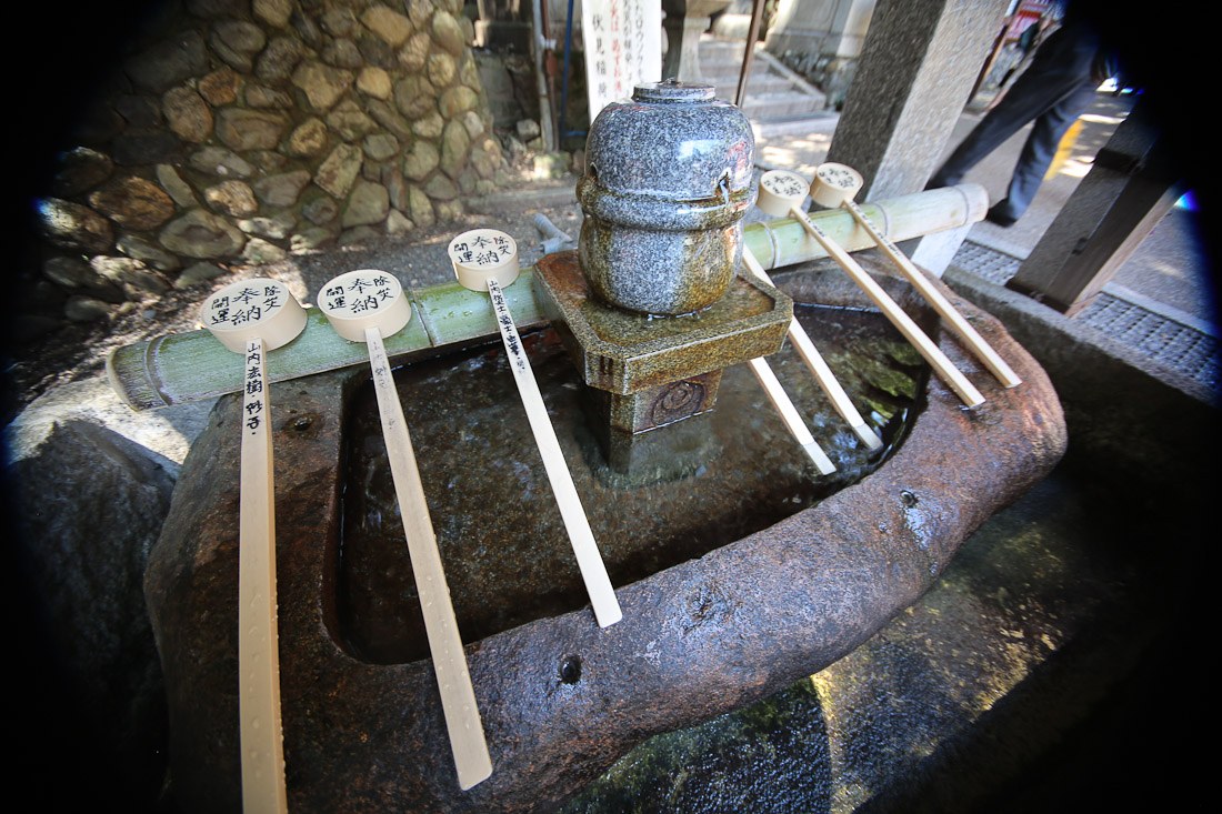 kyoto japan japanese travel fushimi inari shrine temple orange tori gate fox photo shershegoes.com14