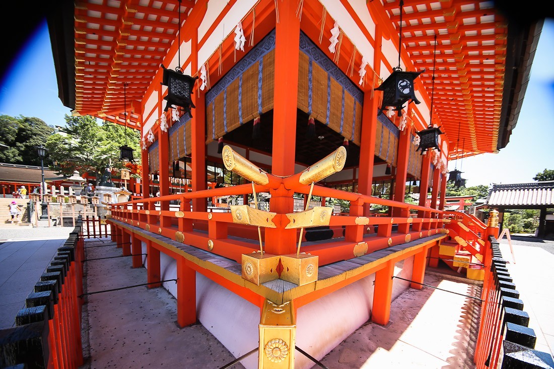 伏見稲荷大社 sher she goes mountain trail fushimi inari temple shrine fox tori gates gate rice bunsha business worship kyoto travel japan japanese