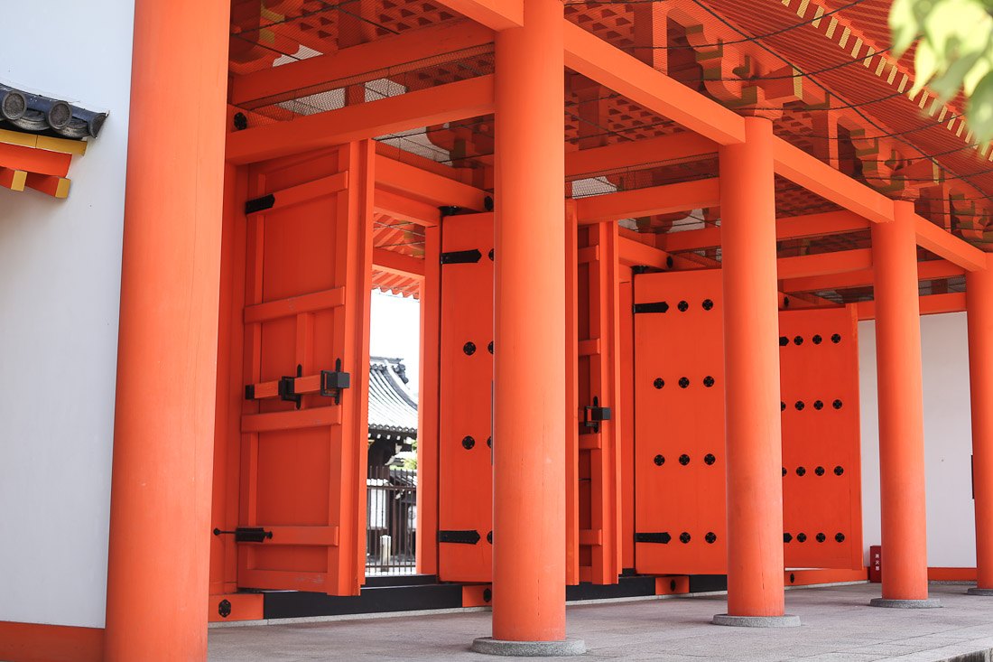 kyoto japan japanese tour tourist travel temple sanjusangendo wooden buddha statues kannon sher she goes orange pray prayer