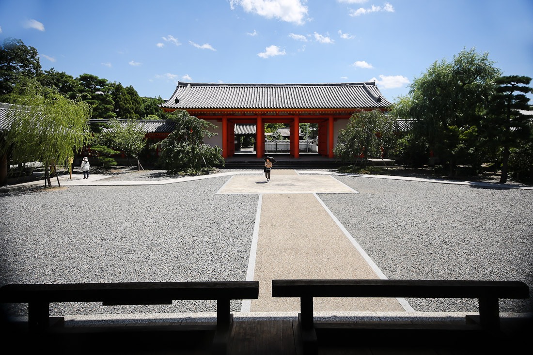 kyoto japan japanese tour tourist travel temple sanjusangendo wooden buddha statues kannon sher she goes orange