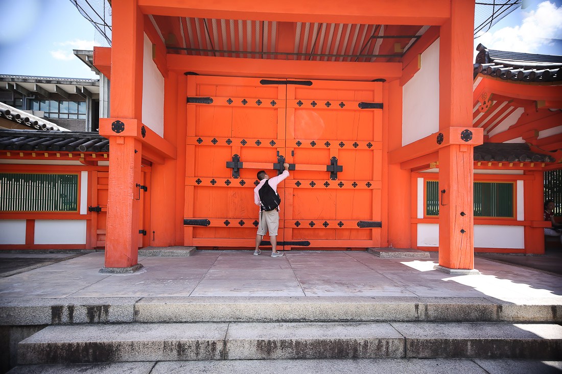 kyoto japan japanese tour tourist travel temple sanjusangendo wooden buddha statues kannon sher she goes orange