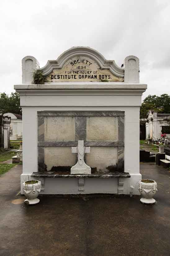 new orleans st louis cemetery voodoo queen