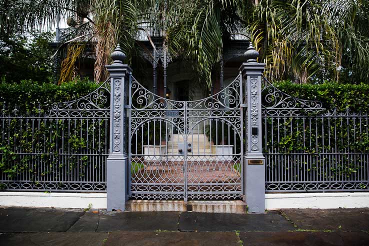 new orleans garden district grand houses walking tour