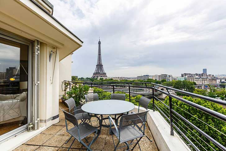 paris-apartment-with-balcony-and-eiffel-tower-view