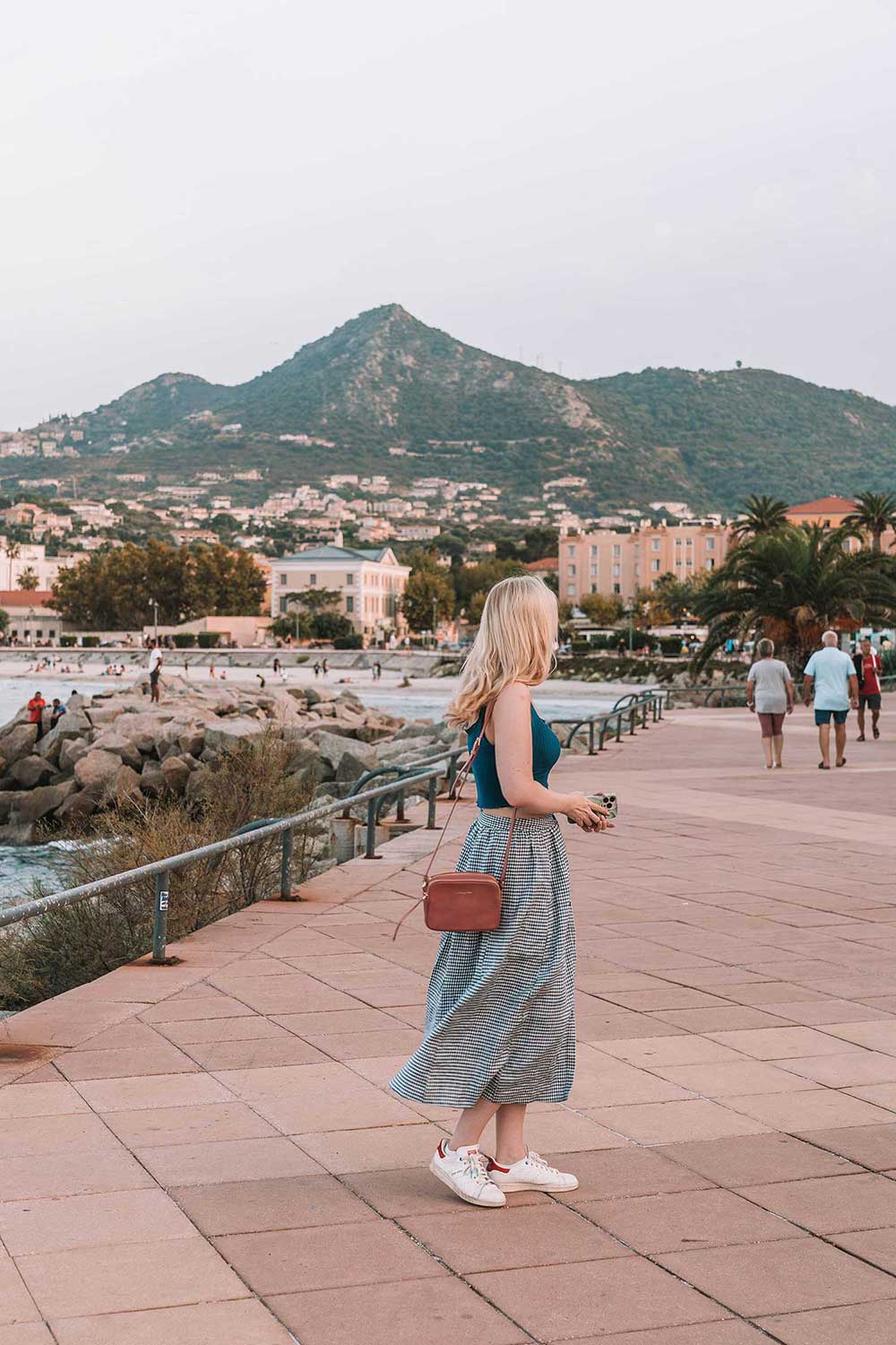 scenic-train-day-trip-from-calvi-to-L'Île-Rousse-corsica