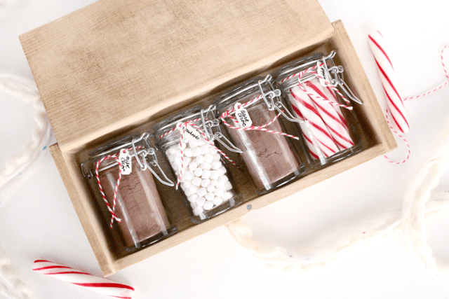 set-of-mini-hot-chocolate-mason-jars-in-a-box