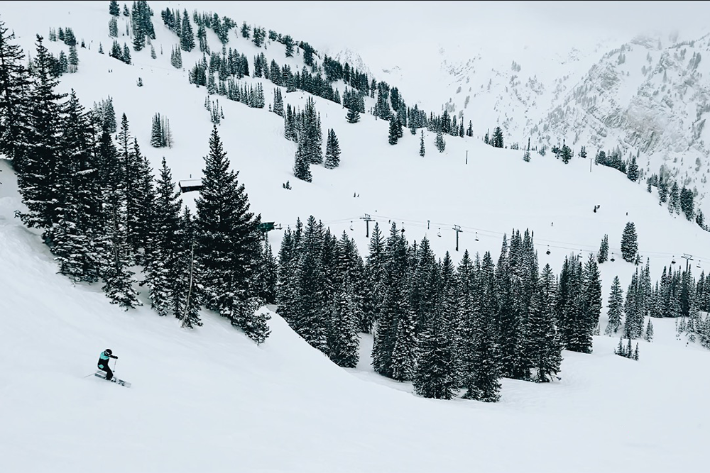 skiing-at-alta-ski-resort
