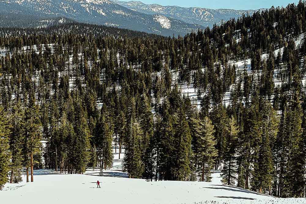 skiing-at-northstar-california