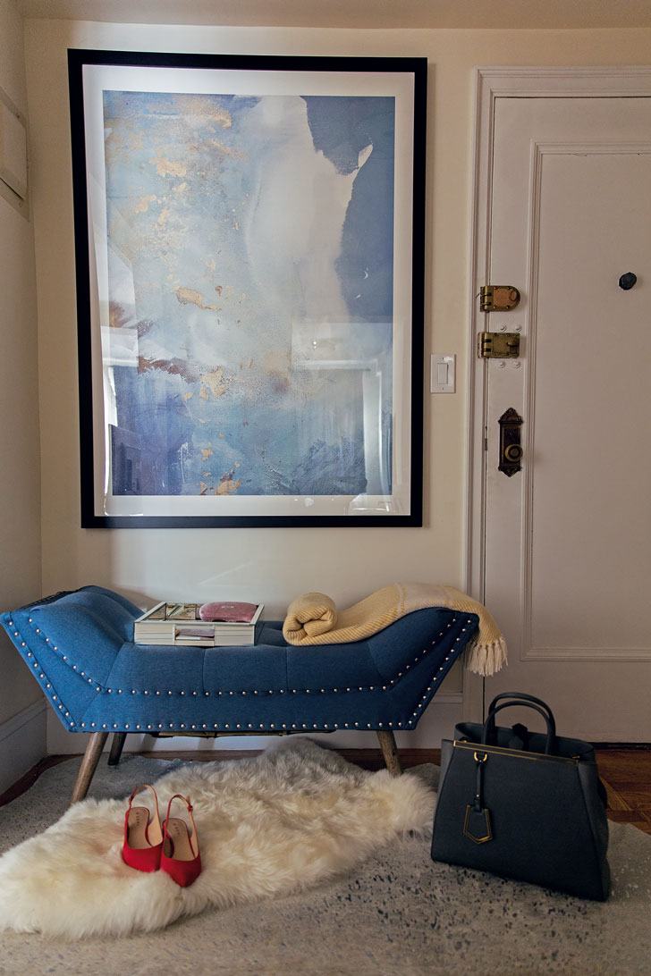 4 Decorating Ideas for a Small Apartment Entryway