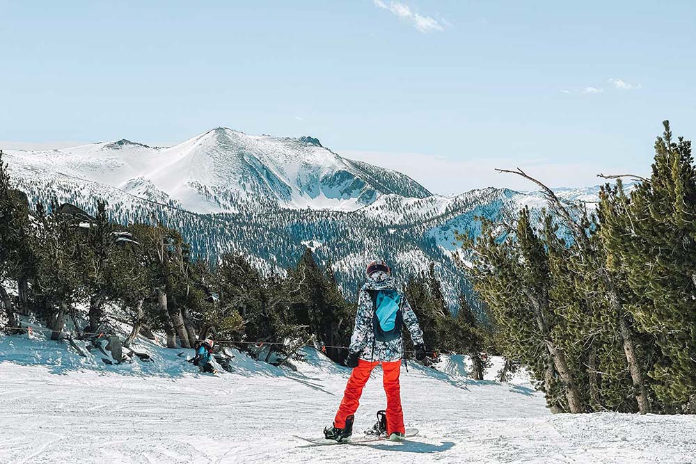 snowboarding-at-heavenly-lake-tahoe