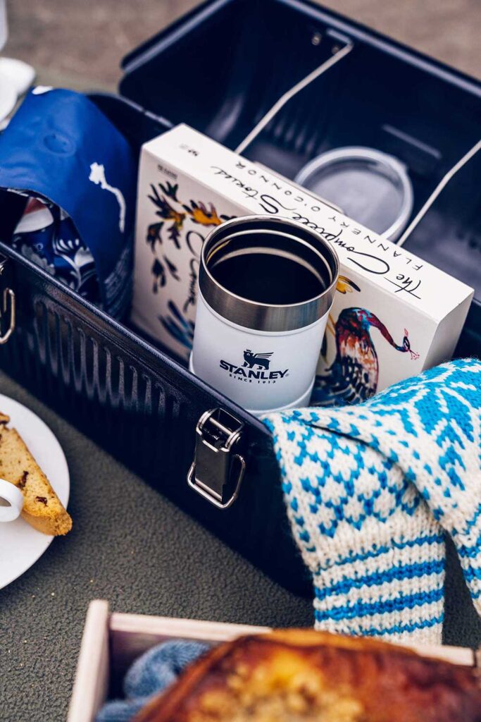 how-to-plan-a-cozy-winter-picnic-food-drink-ideas