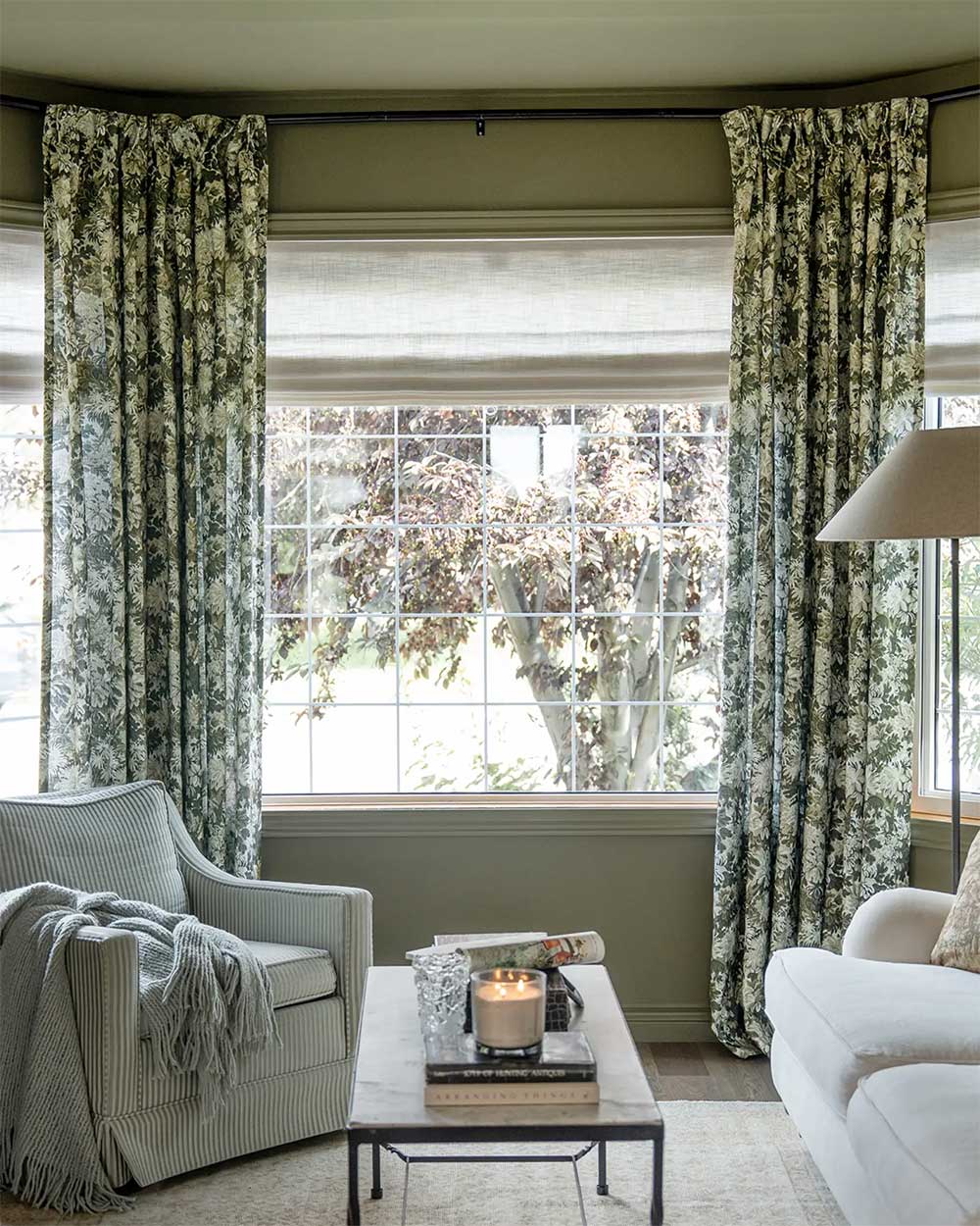 two-pages-printed-curtains-with-sheer-roman-drapes