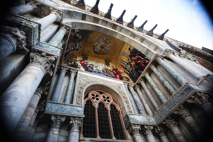 venezia europe travel hotel entryway columns basilica light pink marble church basilica