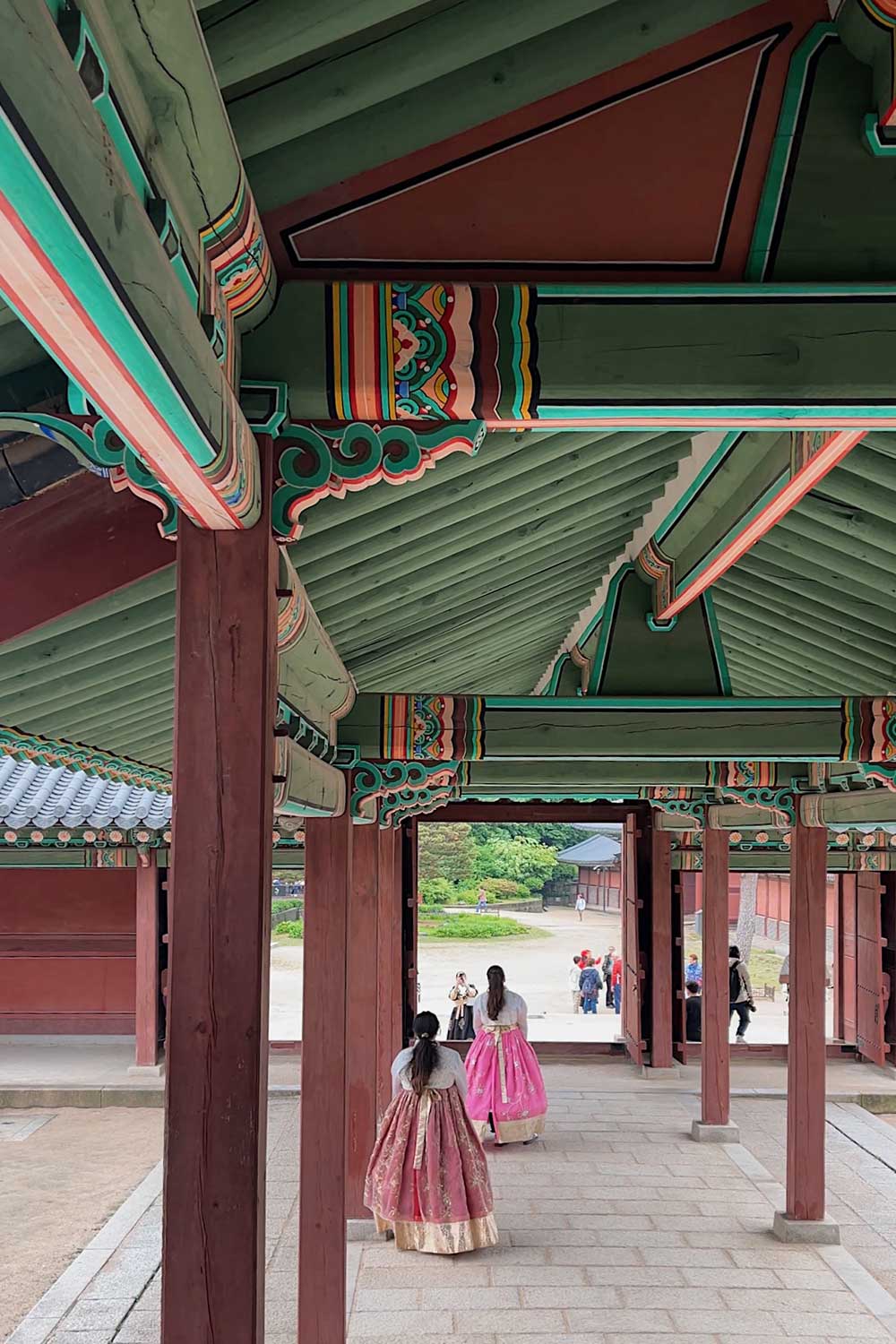 wearing-hanbok-at-changdeokgung-palace-and-secret-garden