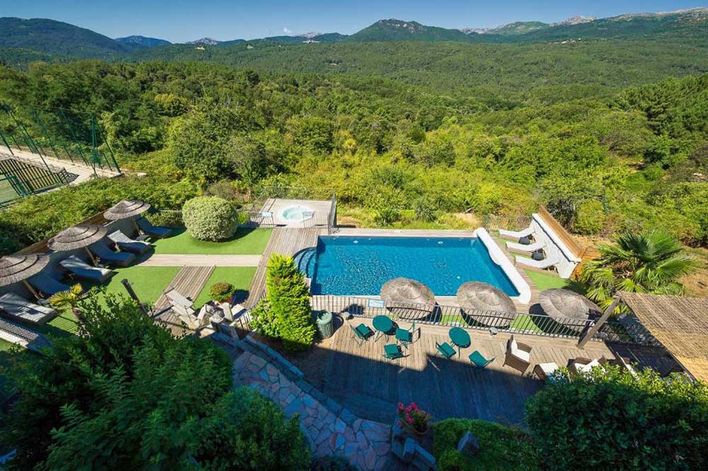 where-to-stay-in-zonza-Hotel-Le-Tourisme-corsica